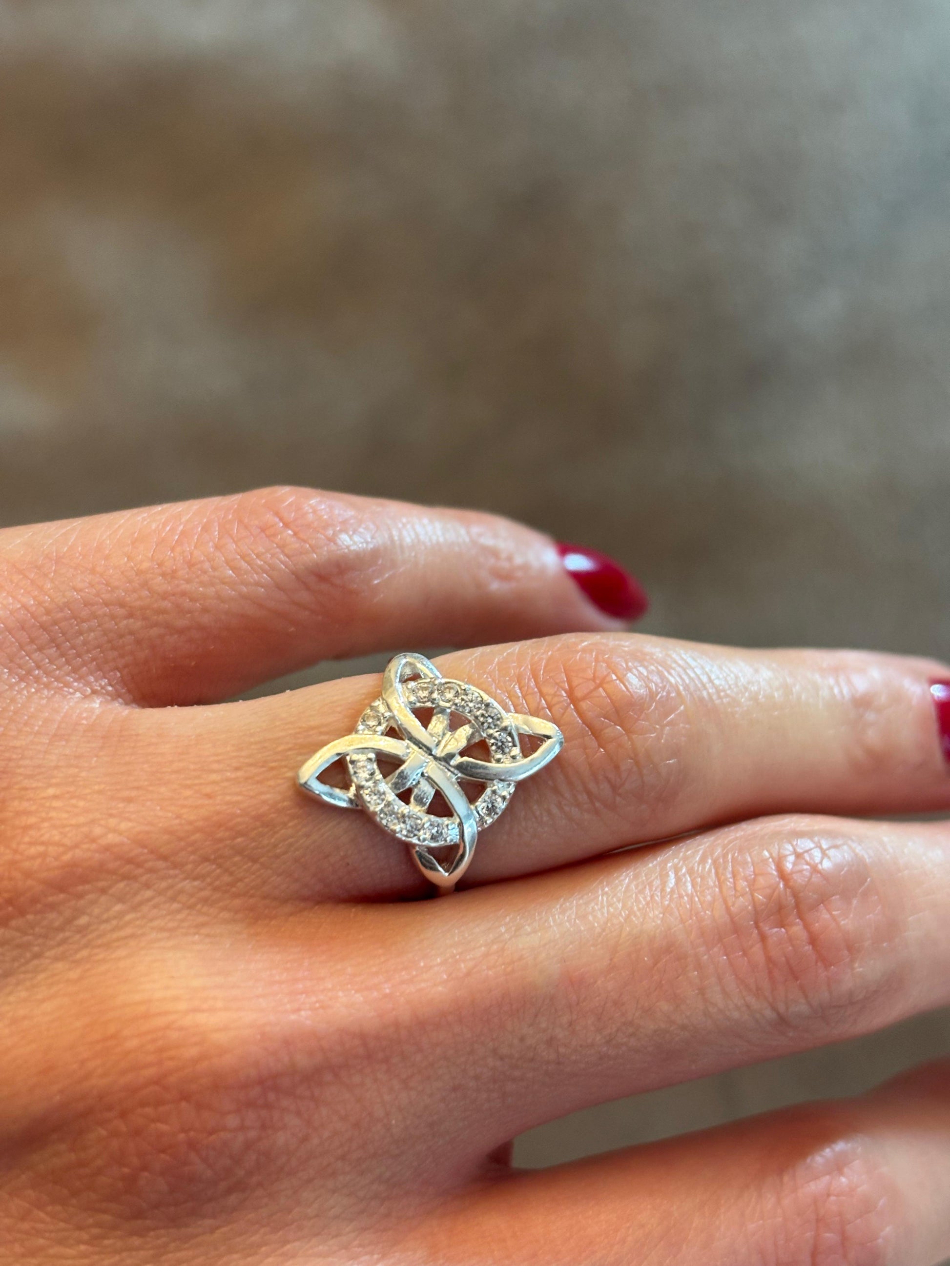 Anillo nudo de bruja