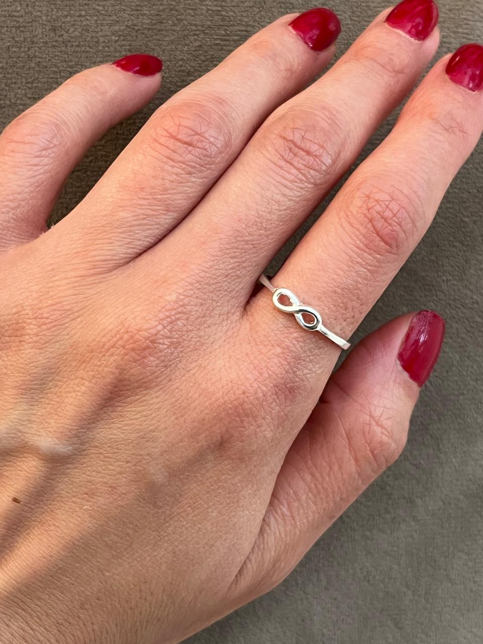 Anillo infinito minimalista