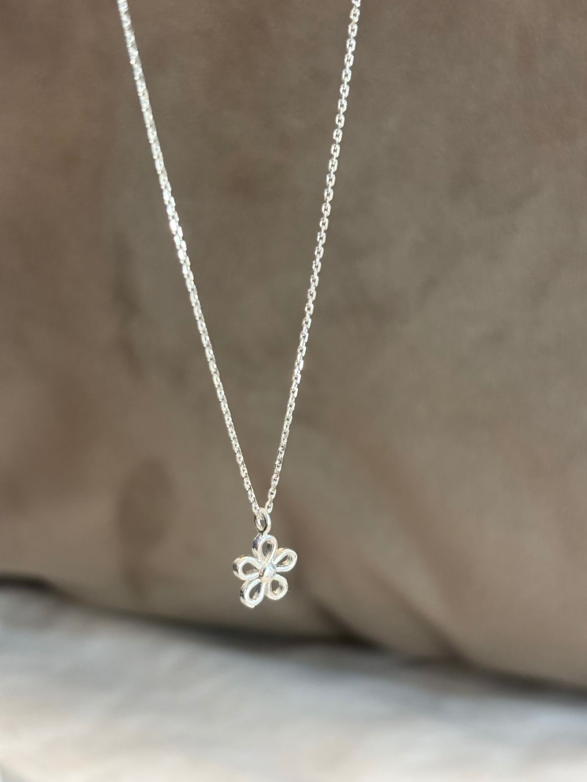 Collar flower